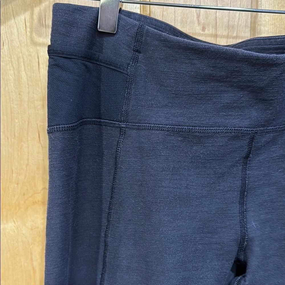 lululemon athletica Black Leggings size 8 snap at ankles